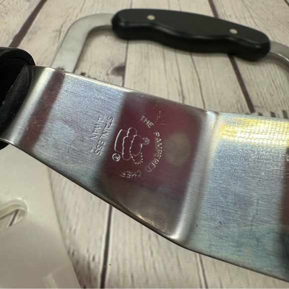 pampered chef Black and Silver Kitchen gadget Set crinkle cutter  icing spatula - Picture 4 of 6